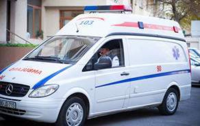 Gənc qadın küçədə qəfildən ölüb