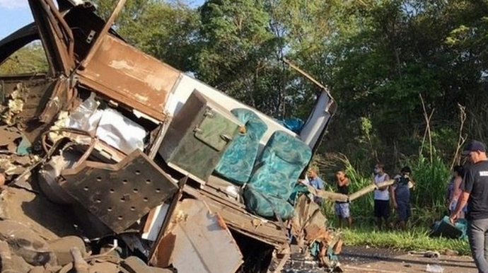 В Бразилии при столкновении автобуса и грузовика погибли 32 человека