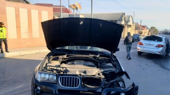 Gəncədə "BMW" "Toyota" ilə toqquşdu 
