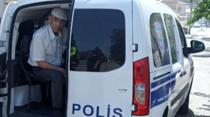 Paytaxtda parkı qəsdən yandıran şəxs ƏLƏ KEÇDİ - FOTO 