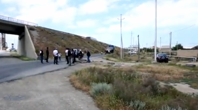 Sakinlər yük maşınlarından şikayətçidir - VİDEO 