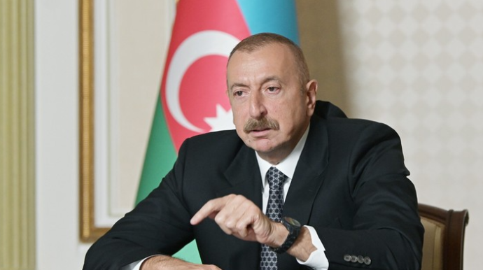 İlham Əliyev Paşinyana: "Kimin dabanlarını yalayırsansa yala, heç kim bizə təsir edə bilməz" 
