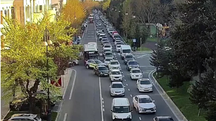 Paytaxtın 15 küçəsində tıxac var - SİYAHI - FOTO 