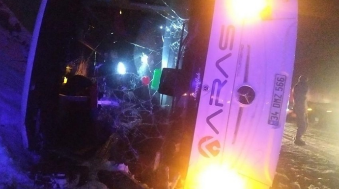 Türkiyədə sərnişin avtobusu aşıb, ölənlər və yaralananlar var