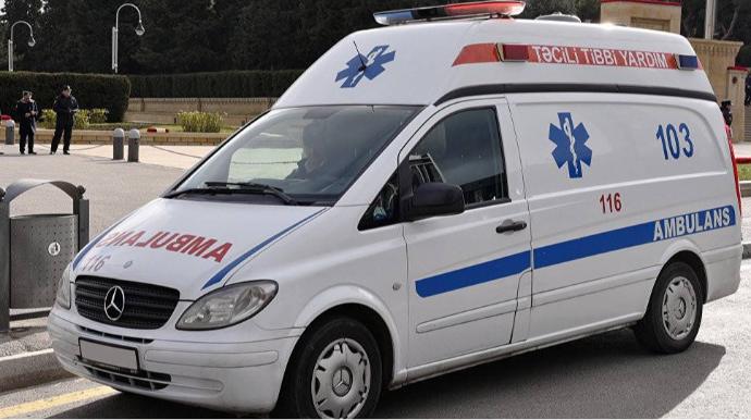 Komendant işlədiyi binadan yıxılıb öldü 