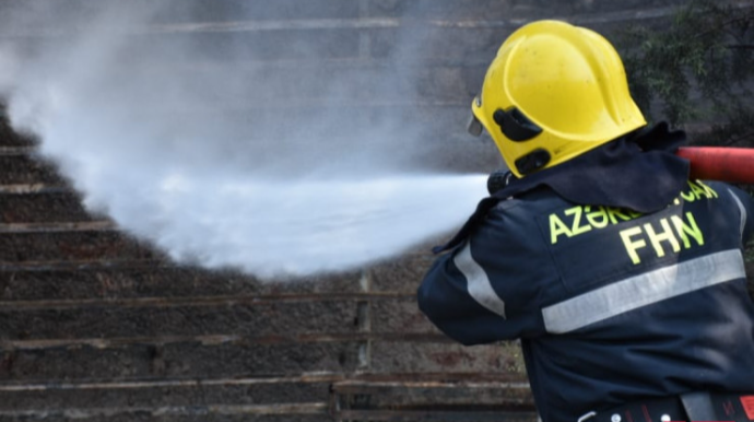 Bakıda üçmərtəbəli avtoservisdə yanğın   - VİDEO