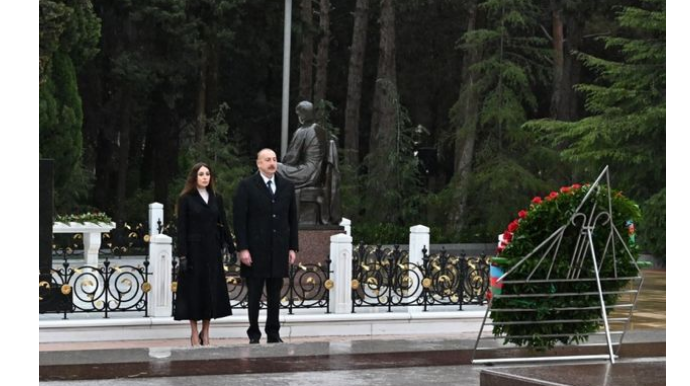 Ильхам Алиев и Мехрибан Алиева посетили могилу общенационального лидера Гейдара Алиева - - ФОТО - ВИДЕО