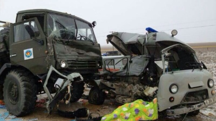 Hərbi maşın səfərbər olunanların kolununa çırpıldı - Ölən və yaralananlar var 