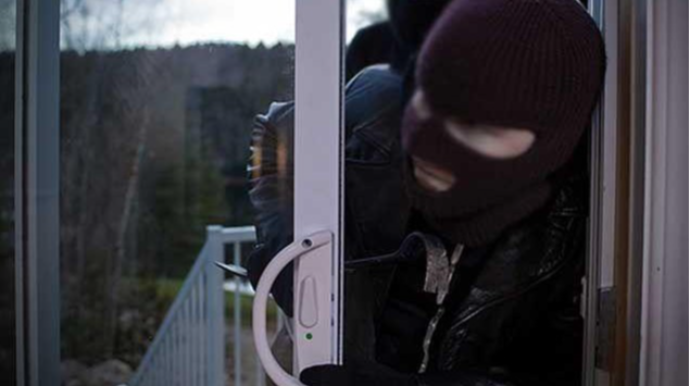 Bakıda maskalı şəxslər şirkətə BASQIN ETDİ