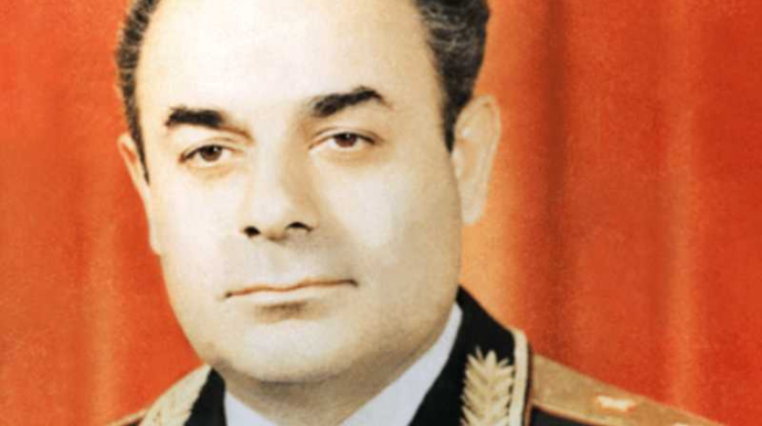 Eks nazir anasını avtomobillə vuran sürücüyə bu sualı verdi...