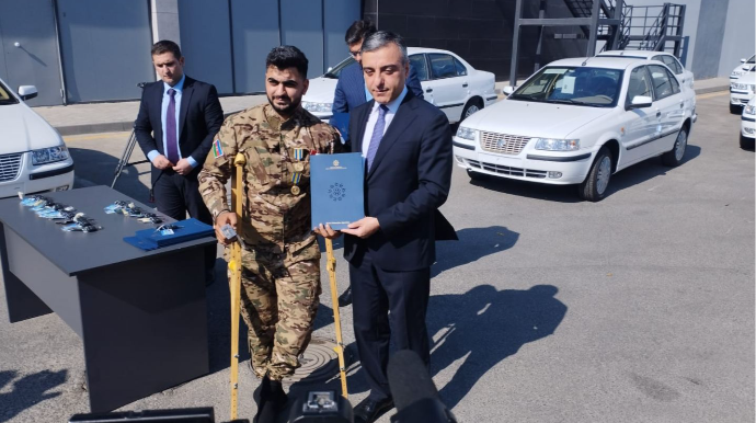 Vətən müharibəsi əlillərinə 20 avtomobil verildi  - FOTO
