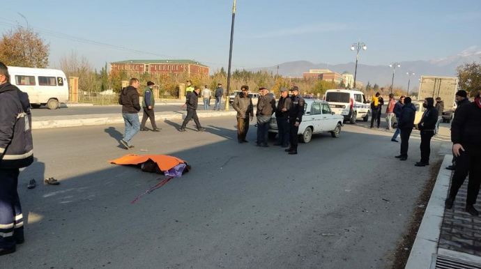 Şəkidə avtomobil piyadanı vuraraq öldürüb