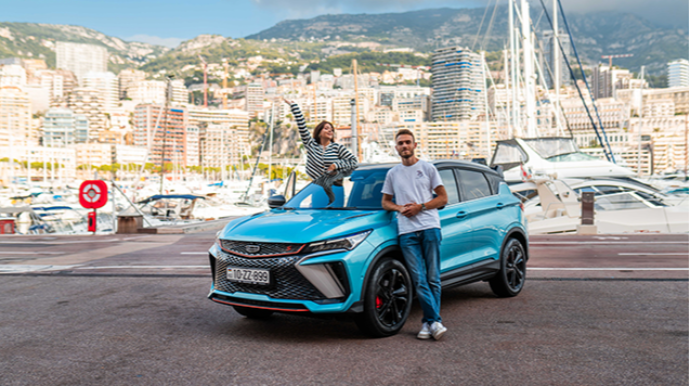 Tanınmış avtobloger öz avtomobili ilə Avropa səyahətinə çıxdı  - FOTO