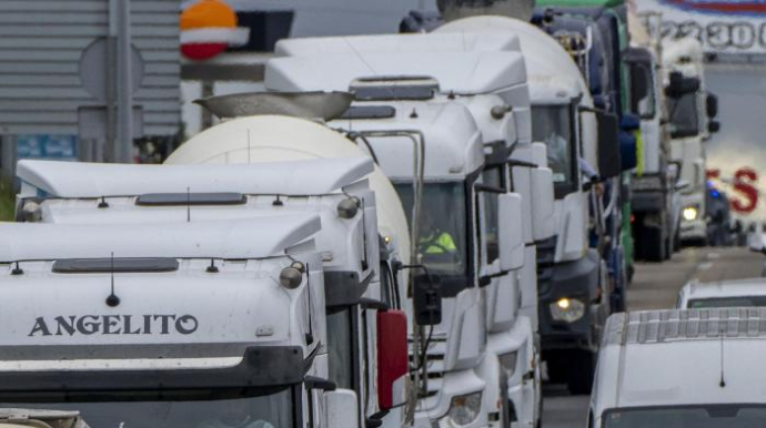 Barselonada etirazçılar yanacağın bahalaşmasına görə nəqliyyatı iflic etdilər 