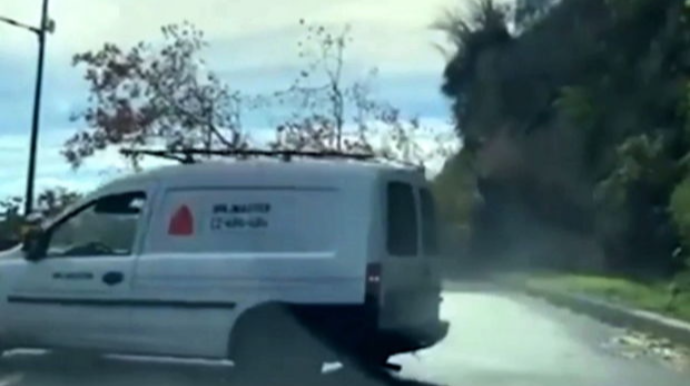 Tbilisidə torpaq sürüşməsi baş verib - VİDEO 