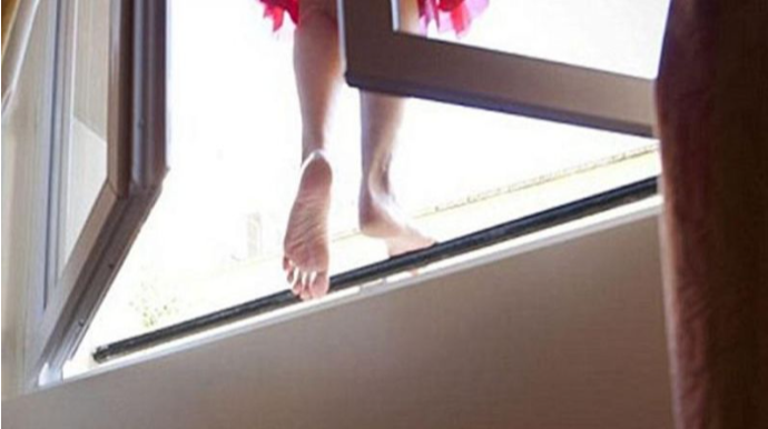 18 yaşlı qız günahkarın adını yazıb intihar etdi