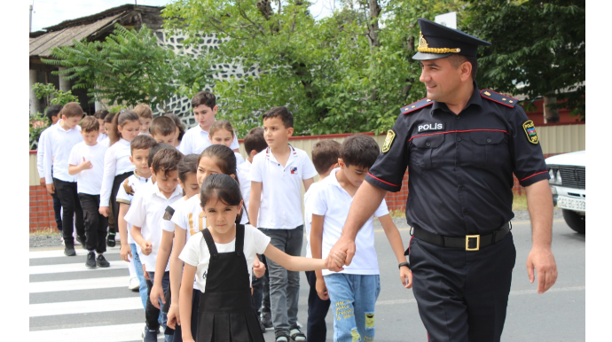 Zaqatalada yol polisləri şagirdlərin suallarını cavablandırıblar - FOTO