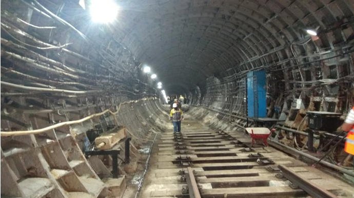 Metronun tunel yollarında ağac şpallar dəmir-beton bloklarla əvəzlənəcək  - FOTO