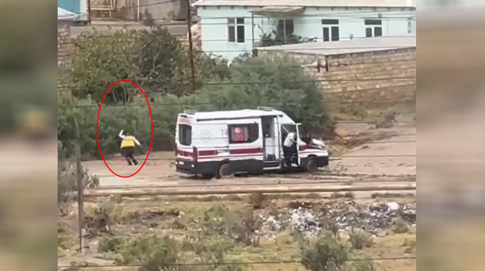 Bakıda çağırışa gedən təcili yardım maşını palçıqlı YOLDA QALDI  - VİDEO