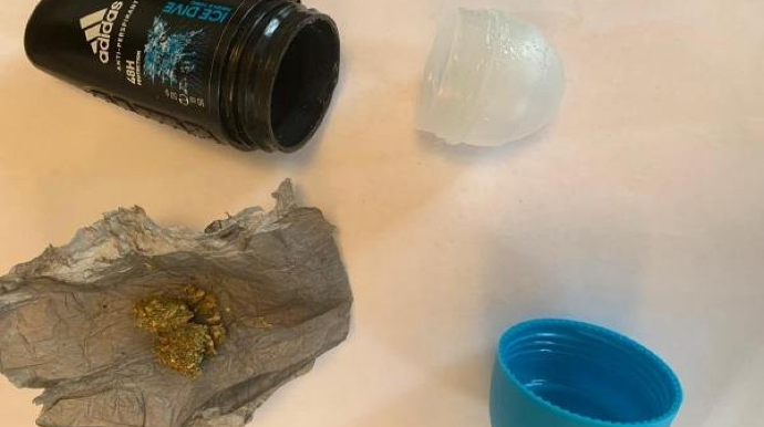 Ata adam öldürməyə görə həbsdə olan oğluna narkotik ötürmək istədi   - FOTO