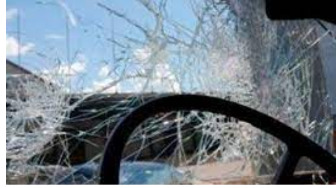 Kürdəmirdə "Mercedes" "Daewoo" ilə toqquşdu