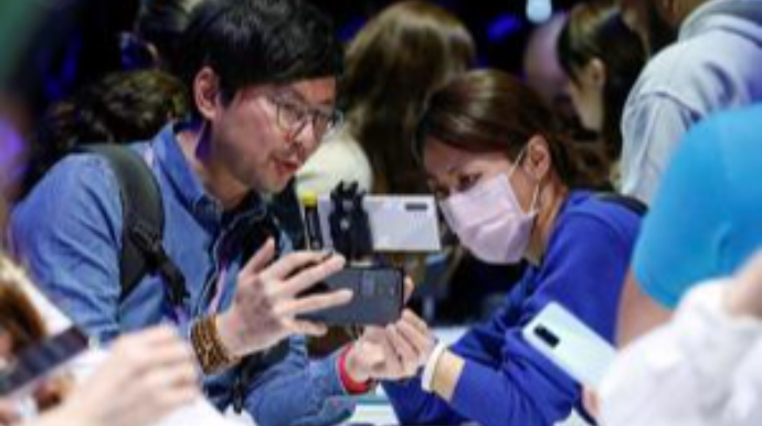 “Samsung” smartfonların istehsalını azaldır