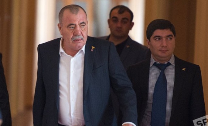 Generalın oğurladığı əsgər yeməkləri ələ keçdi - Maşınla daşınırmış