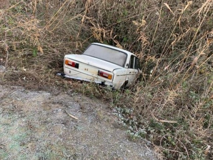 “VAZ-2106”nın sürücüsünü bıçaqlayıb maşını kanala atdılar  - FOTO