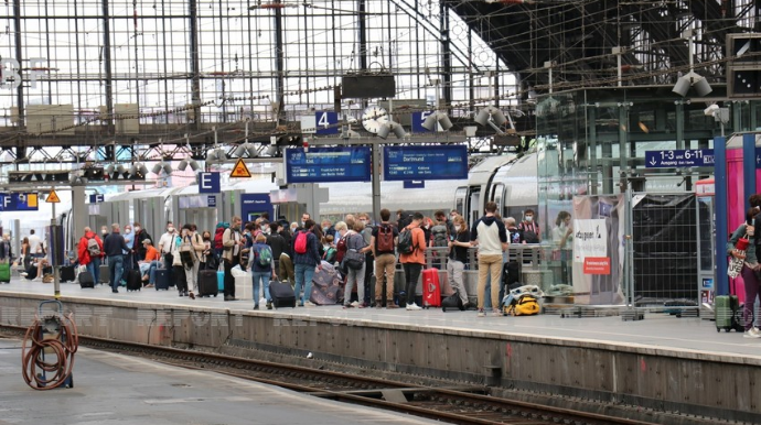 Almaniyada qatar maşinistlərinin tətili ölkədə nəqliyyatı iflic edib  - FOTO