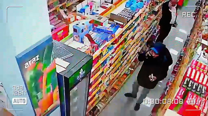 Marketdən oğurluq edərkən kameraya düşdü, saxlanıldı -VİDEO 