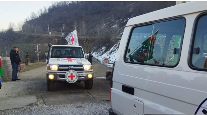 BQXK-nın daha 6 avtomobili Xankəndidən Laçın istiqamətinə keçib