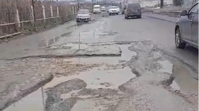 Xırdalanda universitetə gedən yolda acınacaqlı vəziyyət - VİDEO