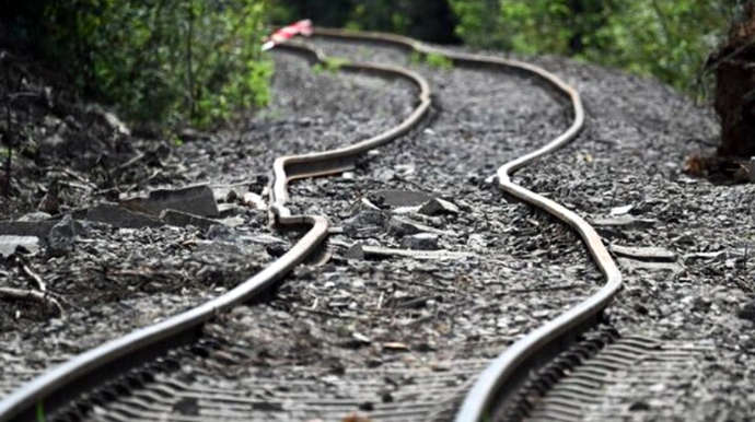 Qatar relsdən çıxdı - 19 nəfər xəsarət alıb 