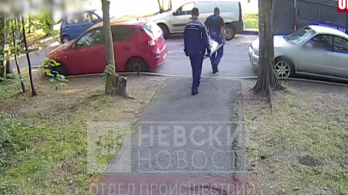 Peterburqda dəhşətli qətl:  Azərbaycanlı öz evində dostunu və arvadını doğradı