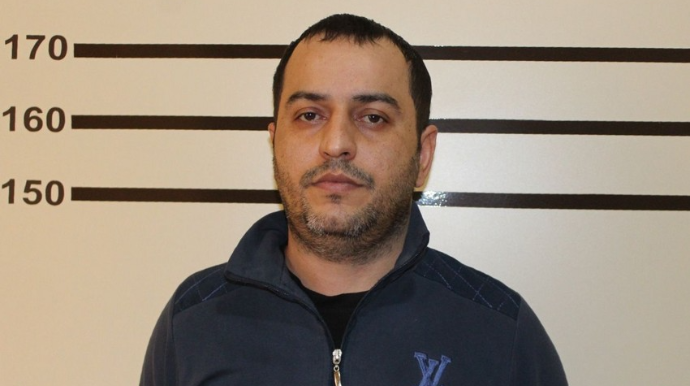 200 min manatlıq dələduzluqda şübhəli bilinən şəxs tutuldu  - VİDEO