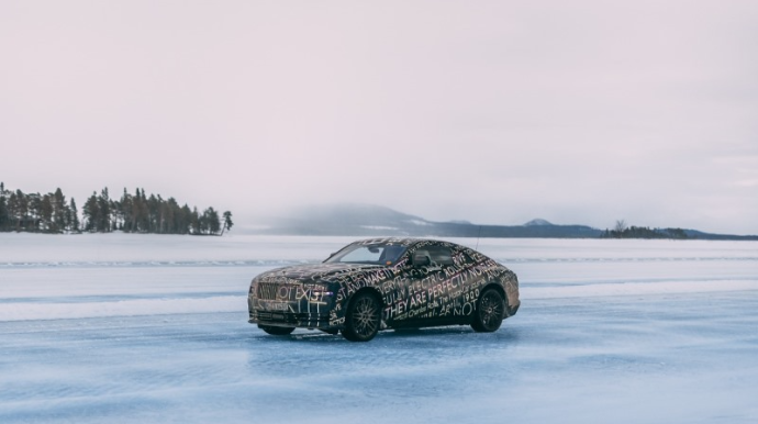 Elektrik Rolls-Royce Spectre şimal qütb dairəsi yaxınlığında qış sınaqlarını tamamladı   - FOTO