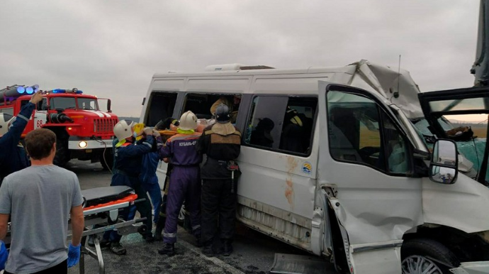 Avtobus qəzaya düşüb, 10 nəfər ölüb 