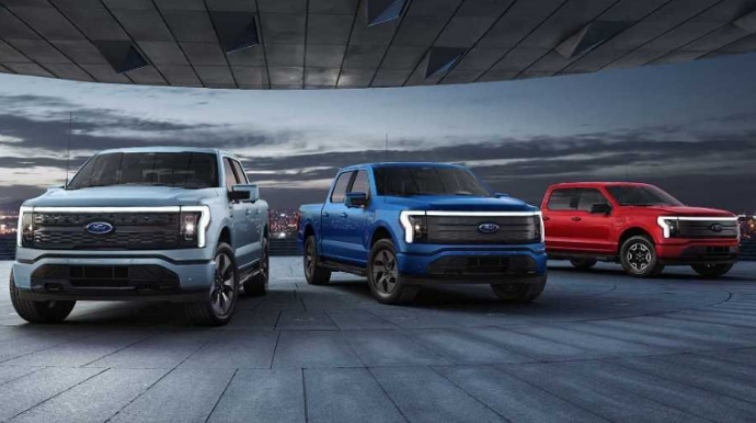 "Ford F-150 Lightining" pikapı NASCAR yarışlarının yeni peys-karıdır 