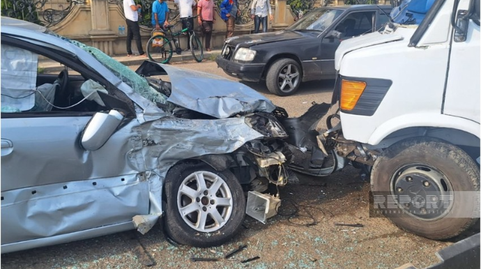 Lənkəranda mikroavtobusla minik avtomobili toqquşub, 5 nəfər xəsarət alıb   - FOTO