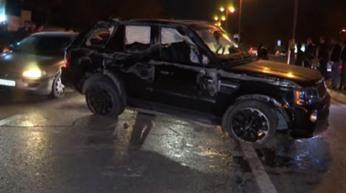 Bakıda "Range Rover” ağır qəza törətdi: Nömrəni gizlədib jurnalistə hücum etdilər - VİDEO 