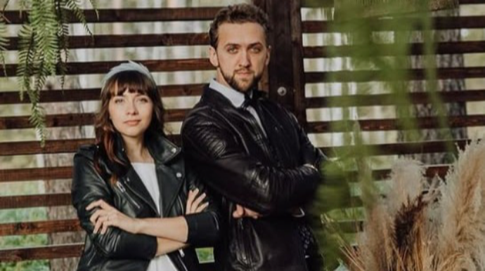 Məşhur musiqiçi həyat yoldaşı ilə birlikdə qəzada öldü 