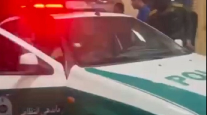 İranda polis patrulu atəşə tutuldu, yaralı var   - VİDEO