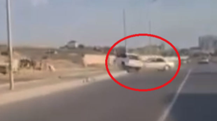 Bakıda toy karvanında avtoxuliqanlıq edən “Prius” qəza törətdi - ANBAAN VİDEO 