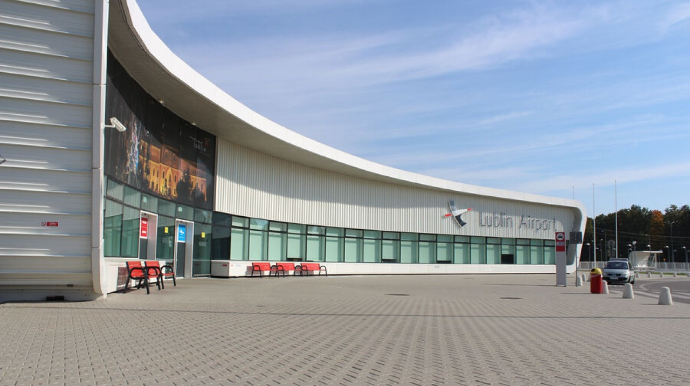 Polşada hava limanları bağlandı 