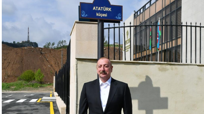 Prezident Şuşada Atatürk küçəsinin lövhəsinin açılışını edib   - FOTO