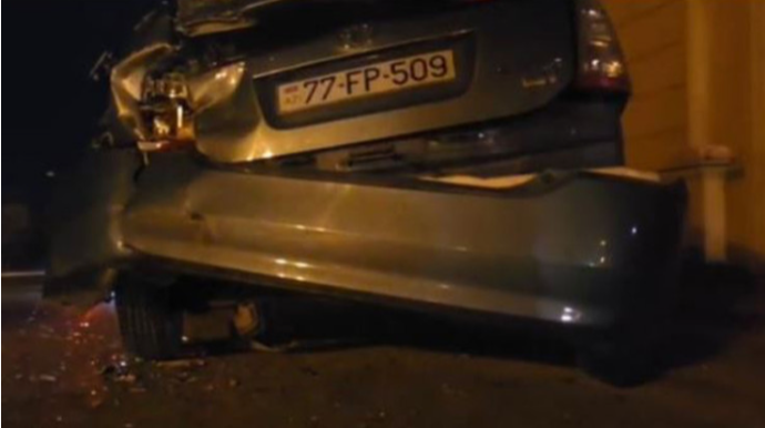 Bakıda avtobus "Prius"la toqquşdu - FOTO 