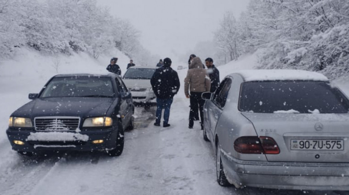 Qar və çovğun səbəbindən İsmayıllı yolu bağlanıb - FOTO 