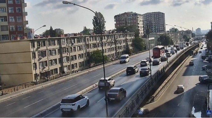 На каких улицах Баку 12 августа наблюдаются транспортные заторы?