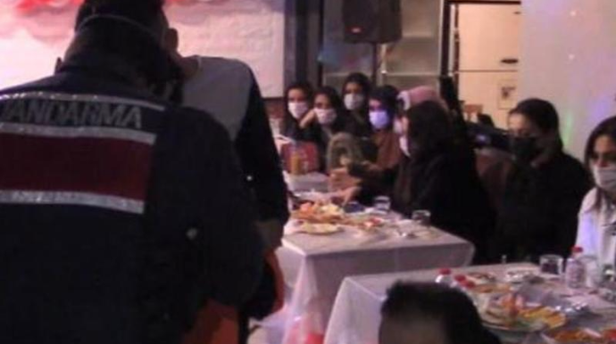 Polis Yeni il şənliyi keçirilən villaya basqın etdi - 29 nəfər saxlanıldı