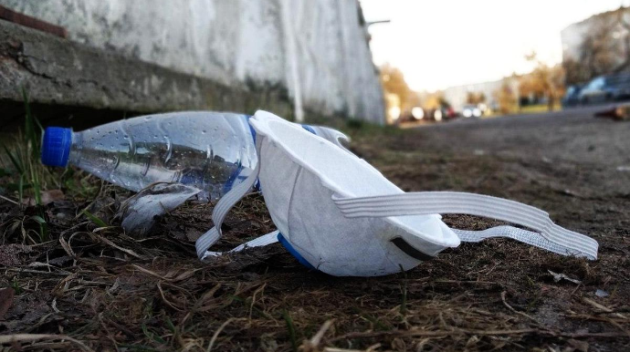 BMT:  Tibbi maska və əlcəklər təbiətə təhlükə törədir